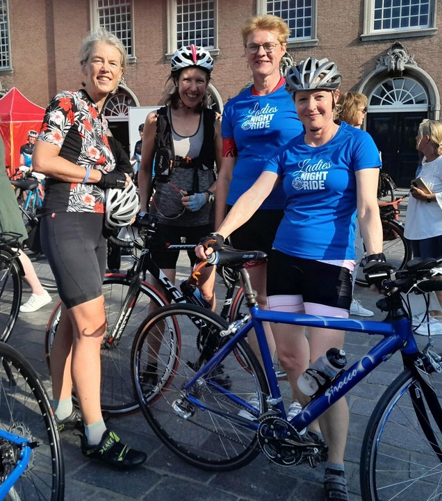 De Kapelse delegatie bij de Ladies Night Ride